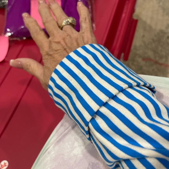 Lululemon Athletica Luon zip-up jacket size 6. This is so 🥰 cute Beautiful blue - Picture 4 of 9